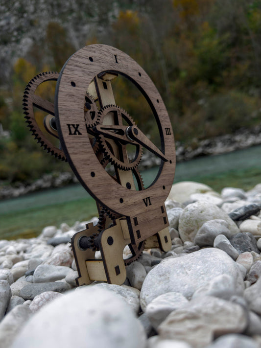 Lesena ura DIY – Lasersko izrezan komplet | Kinetična umetnost
